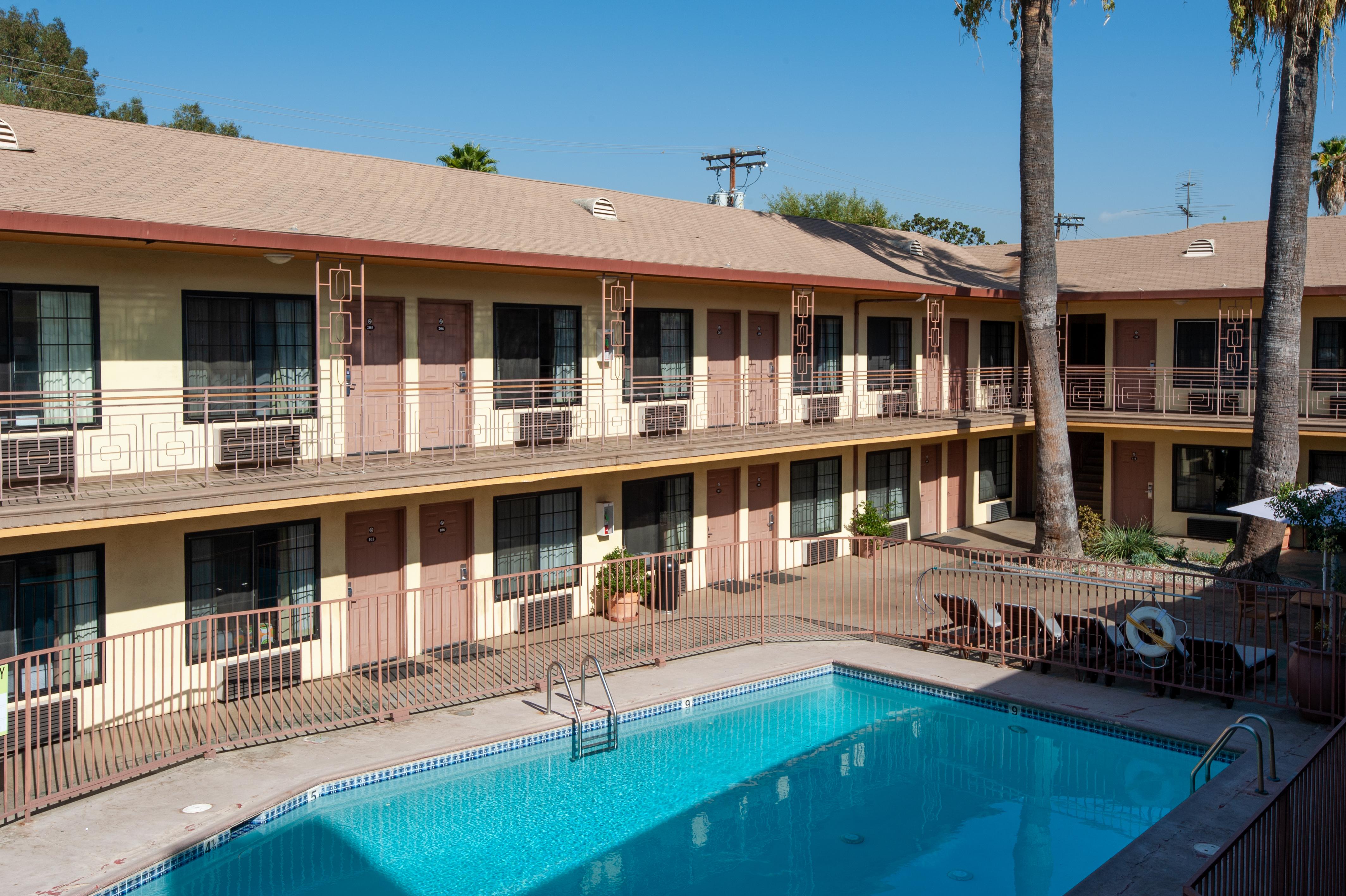 Studio City Court Yard Hotel Εξωτερικό φωτογραφία