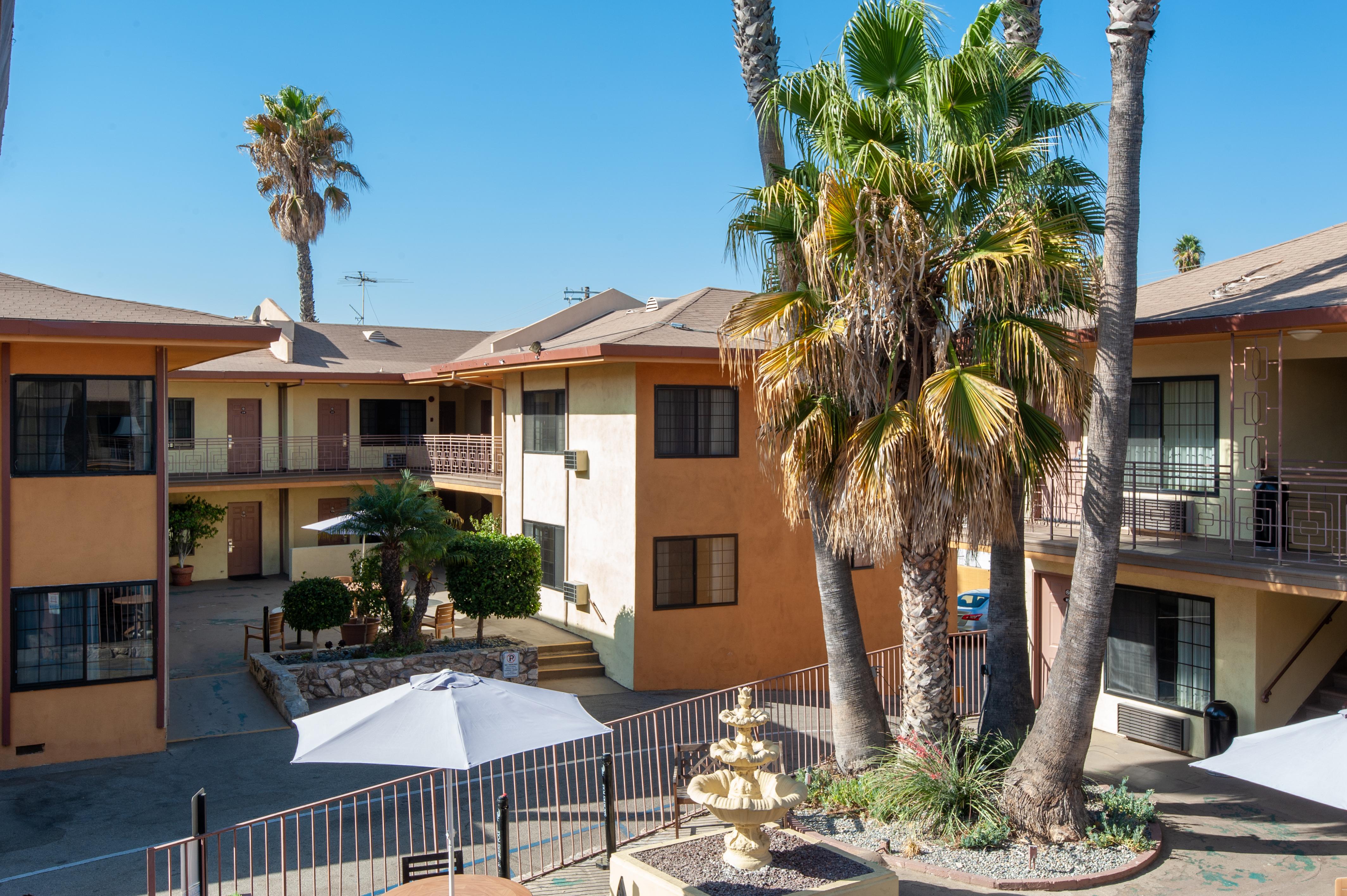 Studio City Court Yard Hotel Εξωτερικό φωτογραφία
